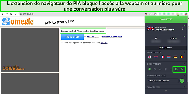 Capture d'&eacute;cran de l'extension de navigateur Chrome de PIA connect&eacute;e &agrave; un serveur britannique avec des fonctionnalit&eacute;s de microphone et de webcam bloqu&eacute;es, avec Omegle en arri&egrave;re-plan montrant &eacute;galement que la webcam et le micro sont bloqu&eacute;s.